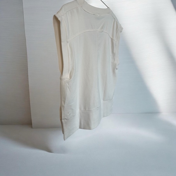 Athleta Off-White V-Neck Tee New (No Tag)✨ - Picture 9 of 9